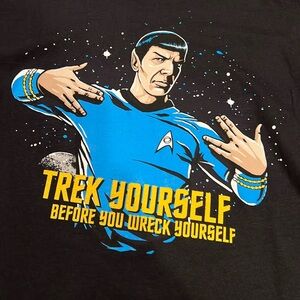 Star Trek T Shirt Unisex New Without Tags Size Medium Captain Kirk.